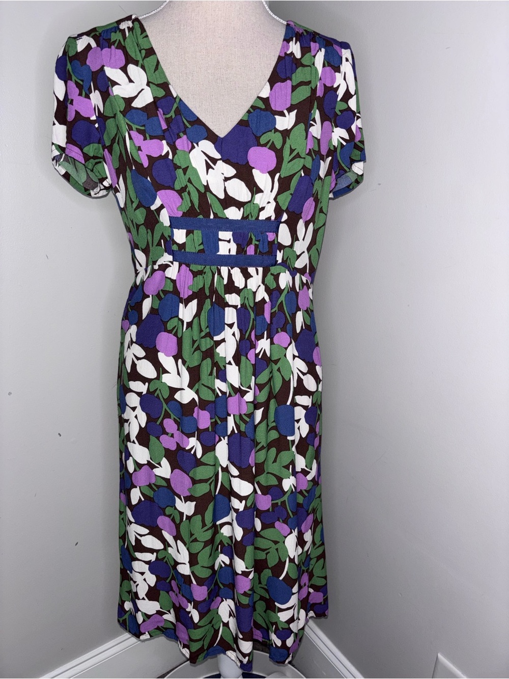 Boden short sleeve floral green purple brown V neck viscose below knee dress 8R